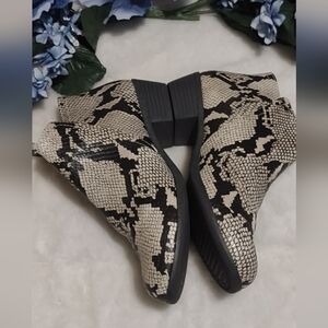 Arizona botien for women size 8.5